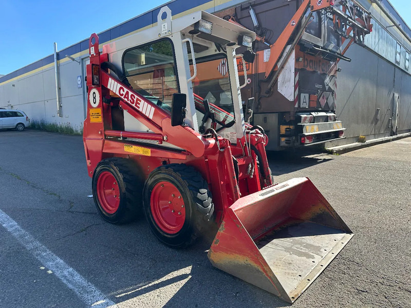 Compacte rupslader Case 1825 4x4 KOMPAKT / UNILADER mit Schaufel / Gabel