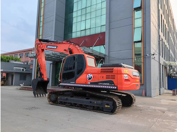 Rupsgraafmachine DOOSAN used excavator DX225LC-9 more videos and pictures of details and cab welcome to inquire: afbeelding 2