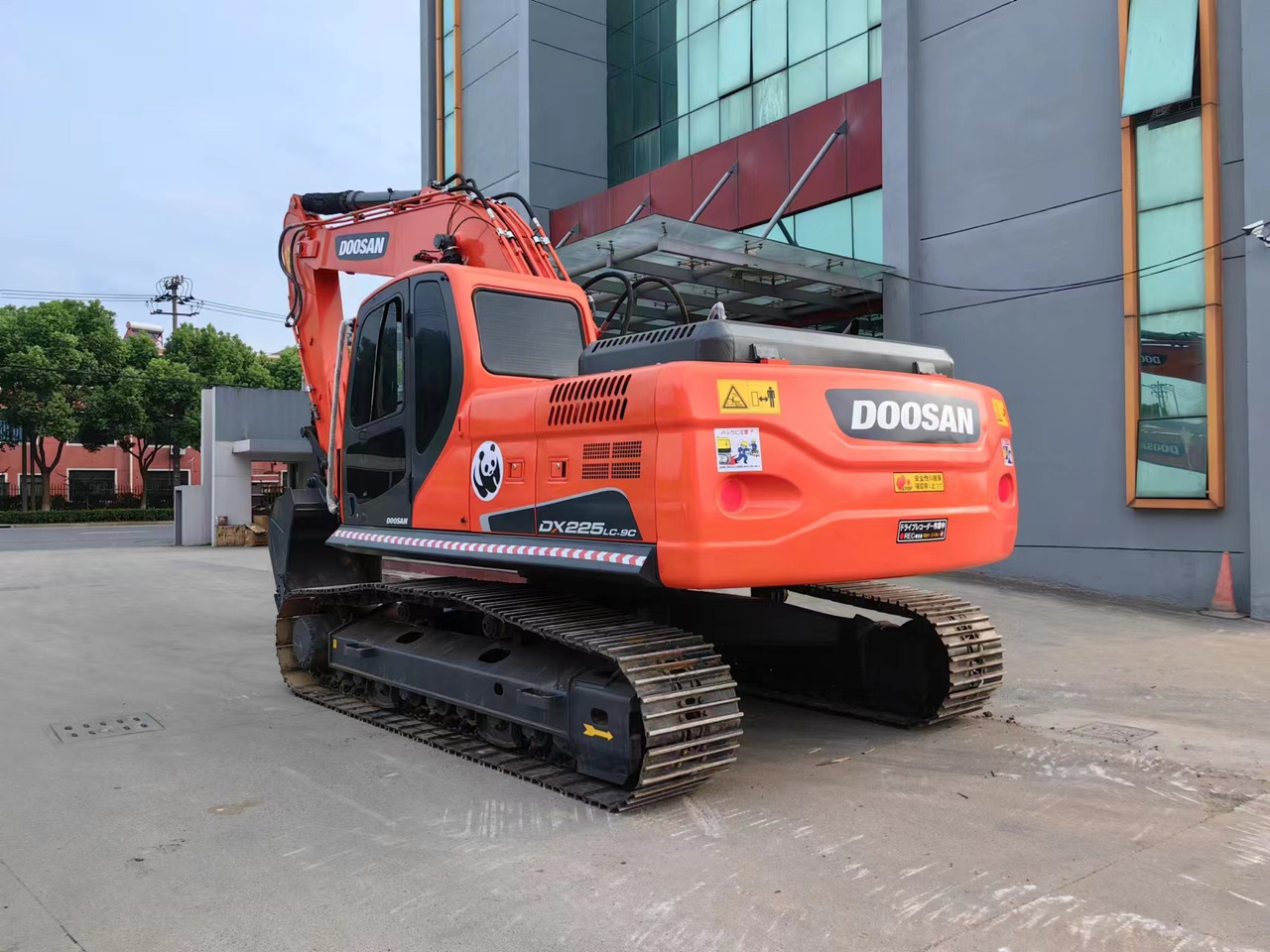 Rupsgraafmachine DOOSAN used excavator DX225LC-9 more videos and pictures of details and cab welcome to inquire: afbeelding 3