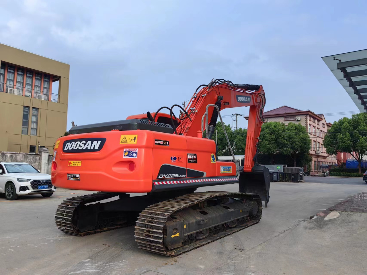 Rupsgraafmachine DOOSAN used excavator DX225LC-9 more videos and pictures of details and cab welcome to inquire: afbeelding 11