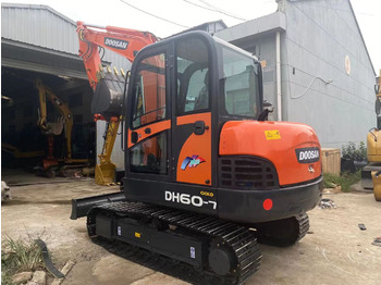 Rupsgraafmachine Good condition DOOSAN used excavator DH60-7models aslo on sale welcome to inquire: afbeelding 2