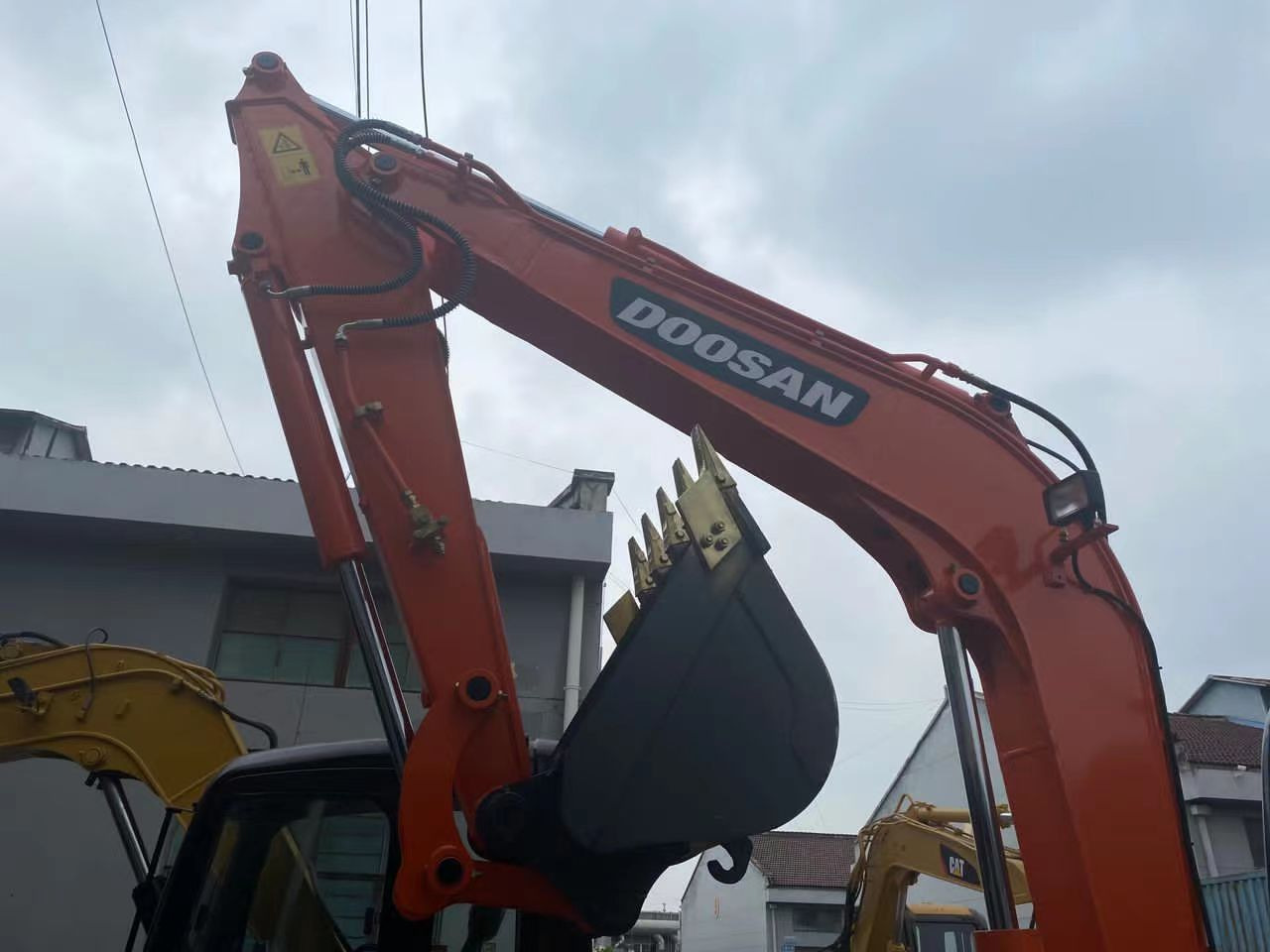 Rupsgraafmachine Good condition DOOSAN used excavator DH60-7models aslo on sale welcome to inquire: afbeelding 7