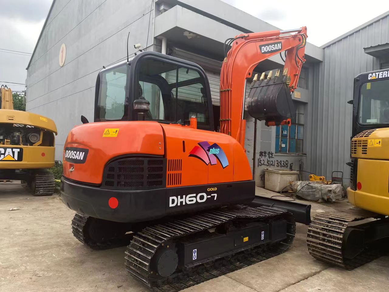 Rupsgraafmachine Good condition DOOSAN used excavator DH60-7models aslo on sale welcome to inquire: afbeelding 3