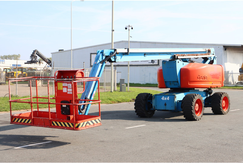 Knikarmhoogwerker Genie Z-80/60