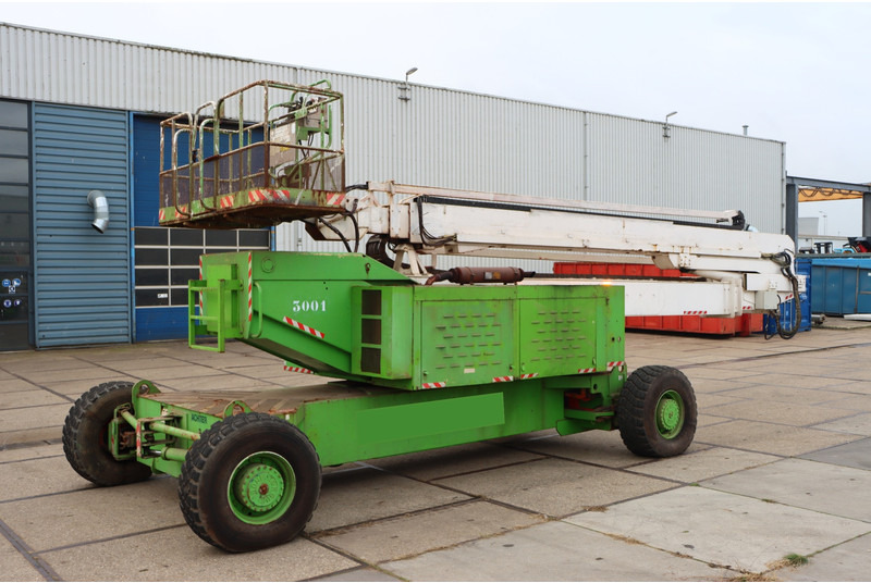 Knikarmhoogwerker JLG 150 HAX