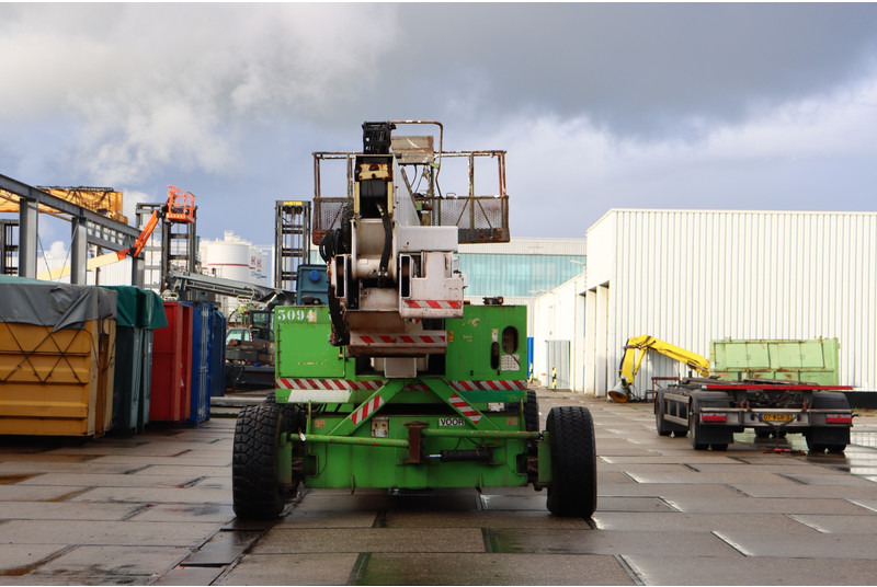 Knikarmhoogwerker JLG 150 HAX