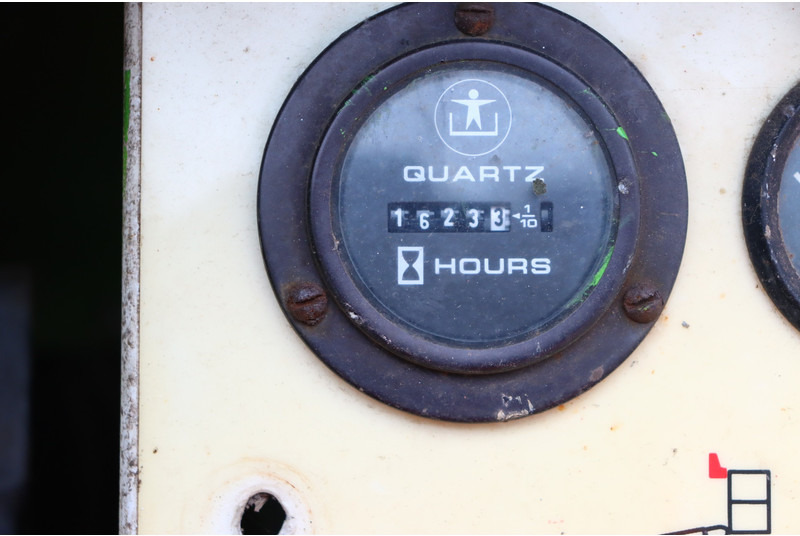 Knikarmhoogwerker JLG 150 HAX