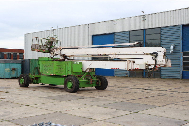 Knikarmhoogwerker JLG 150 HAX