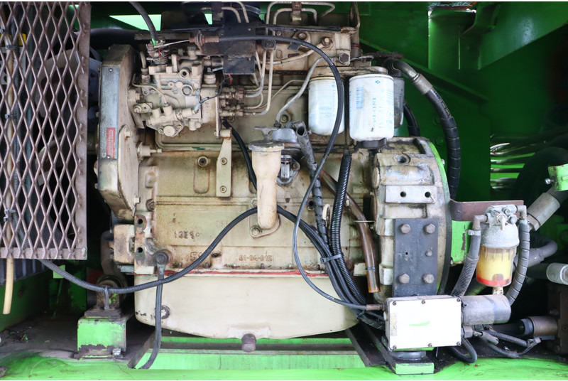 Knikarmhoogwerker JLG 150 HAX