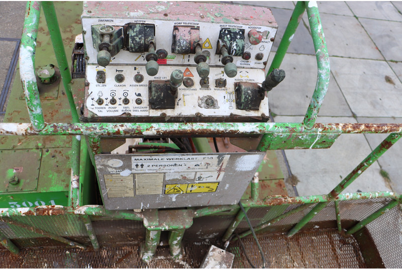 Knikarmhoogwerker JLG 150 HAX