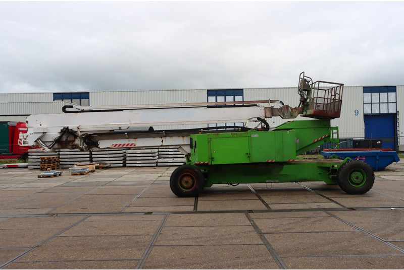 Knikarmhoogwerker JLG 150 HAX