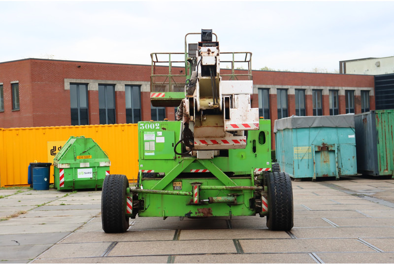 Knikarmhoogwerker JLG 150 HAX