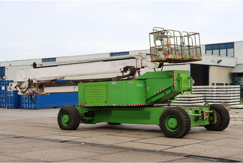 Knikarmhoogwerker JLG 150 HAX