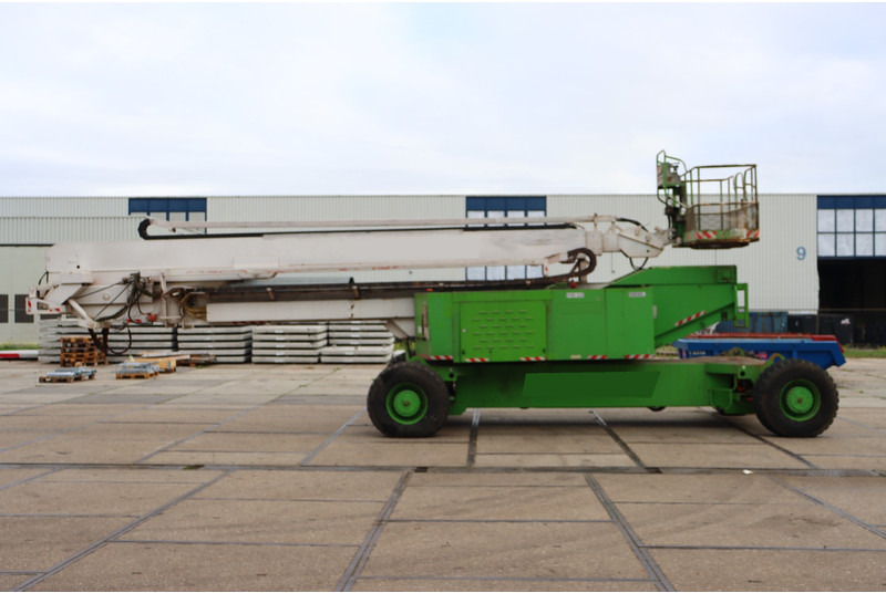 Knikarmhoogwerker JLG 150 HAX