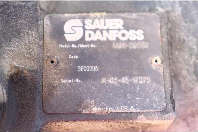 Knikarmhoogwerker JLG 800AJ