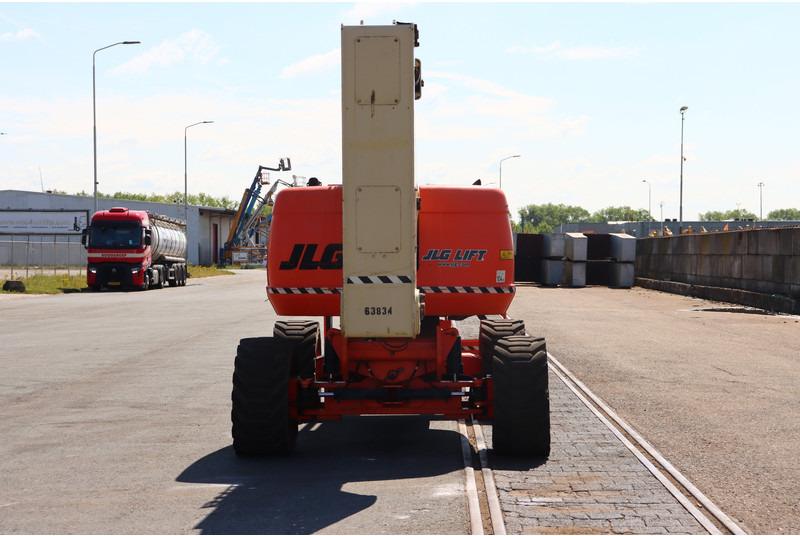 Knikarmhoogwerker JLG 800AJ