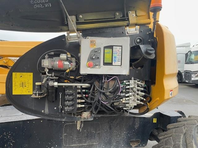 Knikarmhoogwerker Manitou 200 ATJ