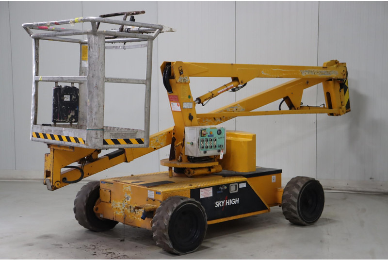 Knikarmhoogwerker SkyHigh ST120