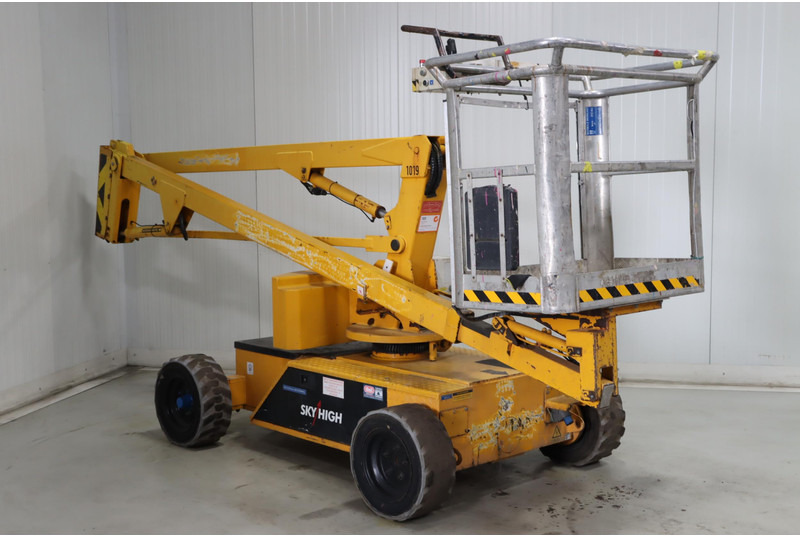 Knikarmhoogwerker SkyHigh ST120