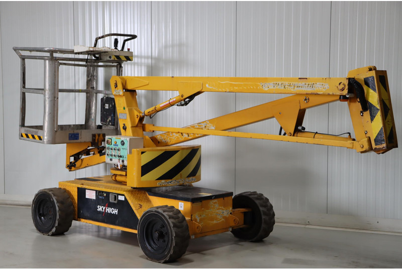 Knikarmhoogwerker SkyHigh ST120
