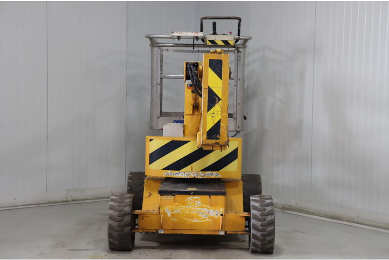 Knikarmhoogwerker SkyHigh ST120