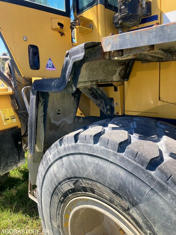 Lader CHARGEUR KOMATSU WA200-5 - 2006 - 5636 HEURES
