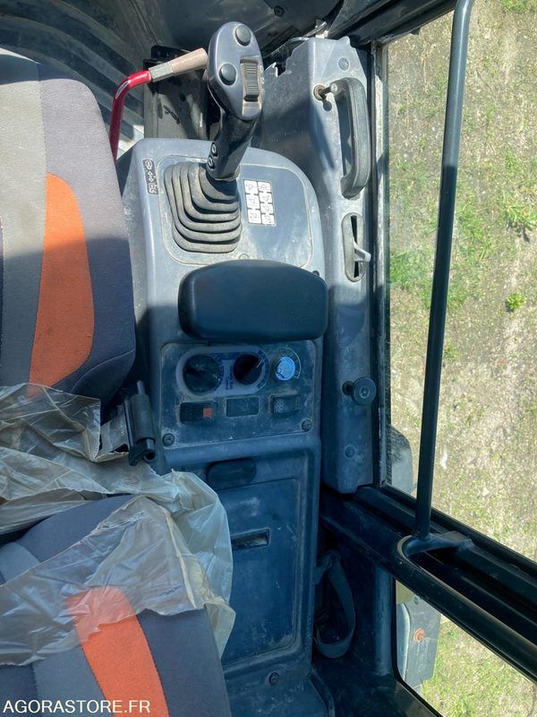 Lader CHARGEUR KOMATSU WA200-5 - 2006 - 5636 HEURES