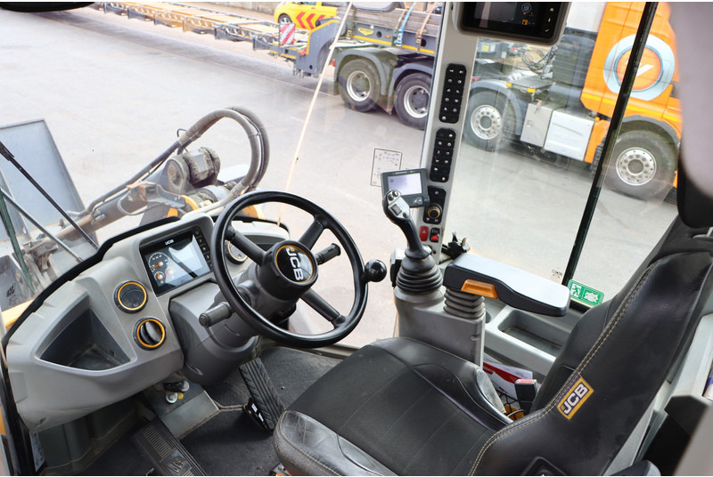 Lader JCB 427 HT T4F