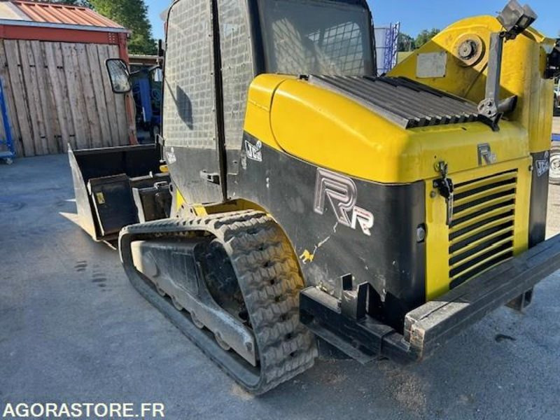 Lader SKID JCB T190 2007 1150 HRS AVEC GODETS, FOURCHE ET TOMBEREAU