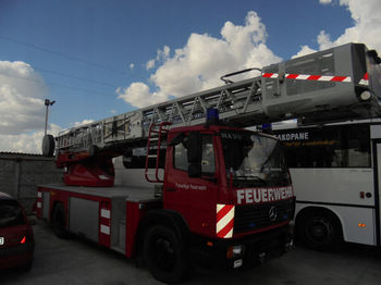 Vrachtwagen hoogwerker MERCEDES-BENZ 1524 - 30 m: afbeelding 1