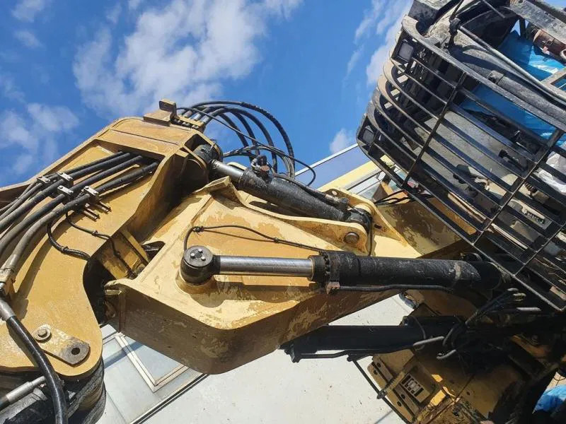 Rupsgraafmachine Caterpillar 3 Stück! 328D TUNNELBAG Tiefl. Schild Ripper 328D TUNNELBAG Tiefl. Schild Ripper