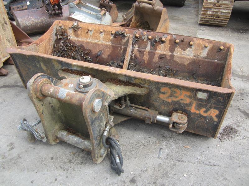 Rupsgraafmachine Hyundai 235 LCR 9A