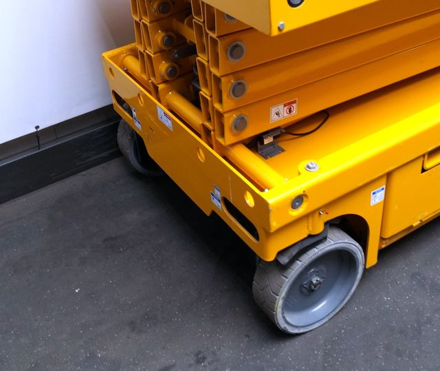 Schaarlift Haulotte Compact 12