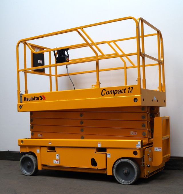 Schaarlift Haulotte Compact 12