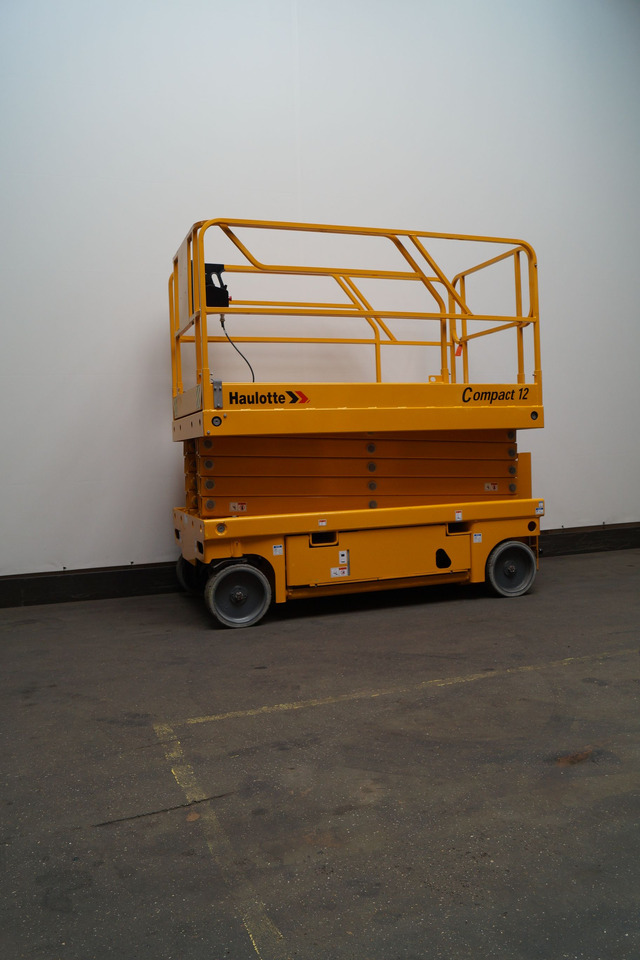 Schaarlift Haulotte Compact 12