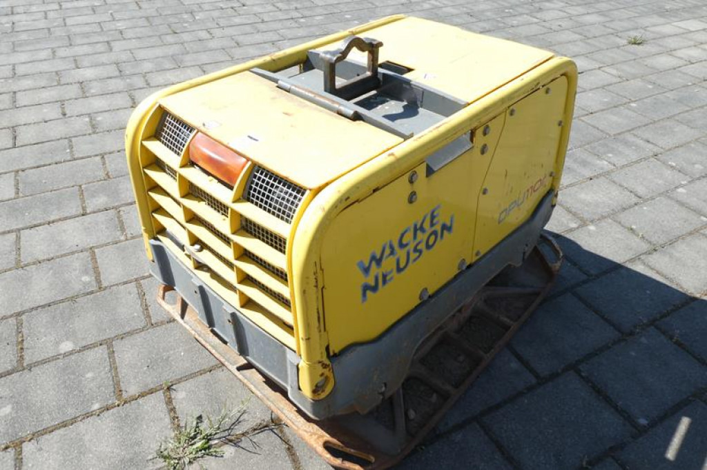 Trilplaat Wacker Neuson SE Rüttelplatte DPU 110rLem970 Baumaschine inkl. Fernbedienung
