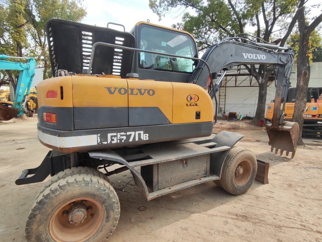 Mobiele graafmachine VOLVO LG670BM-wheel excavator: afbeelding 3
