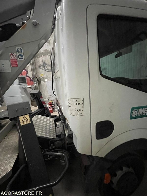 Vrachtwagen hoogwerker CAMION NACELLE NISSAN IMER P18T12 28740 KM 2015