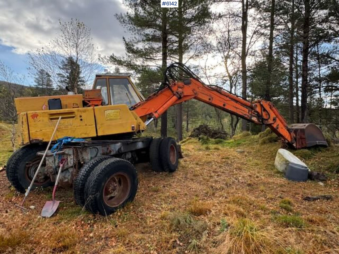 Wiellader 1975 Atlas wheeled excavator. Repair project