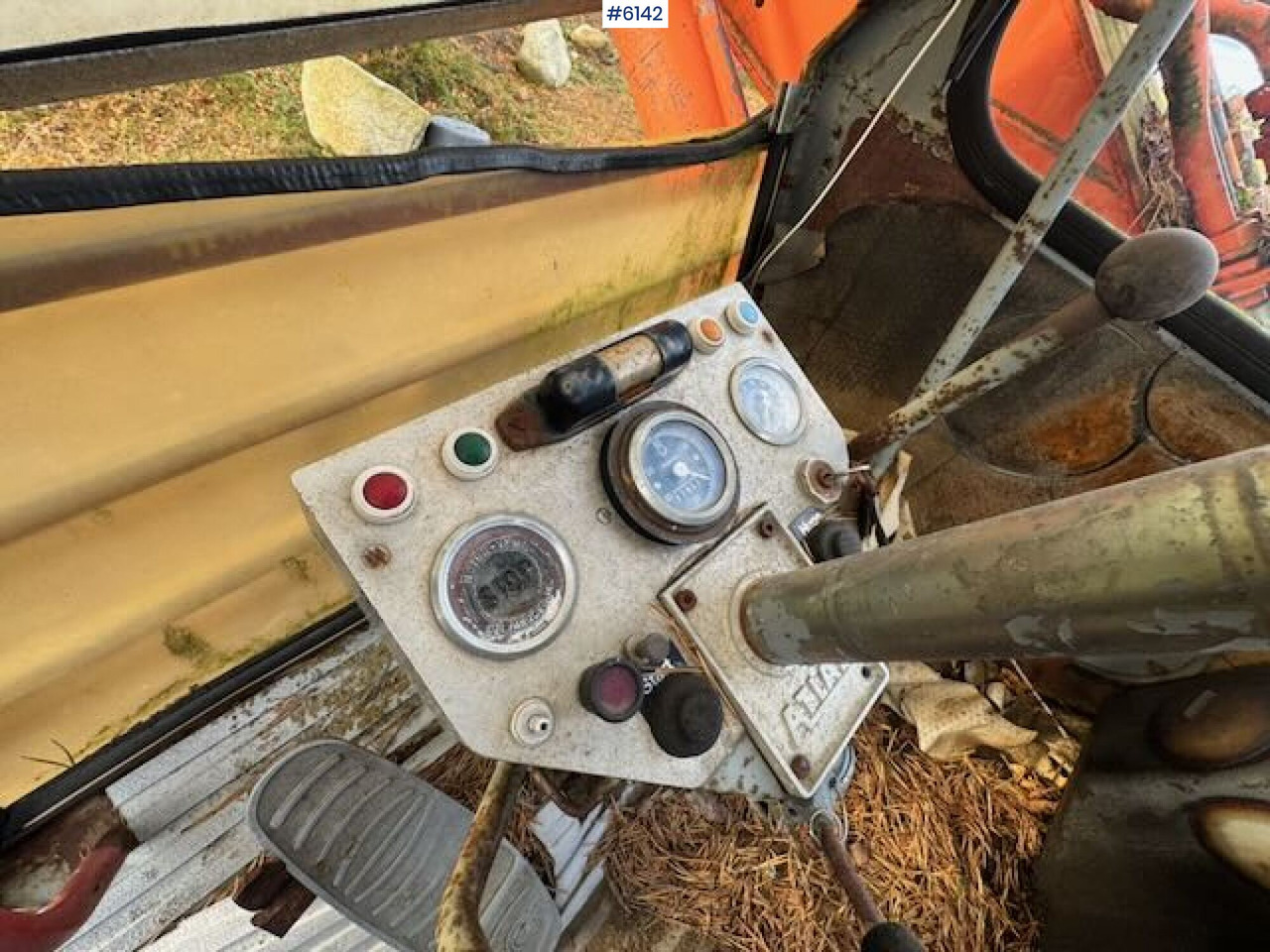 Wiellader 1975 Atlas wheeled excavator. Repair project