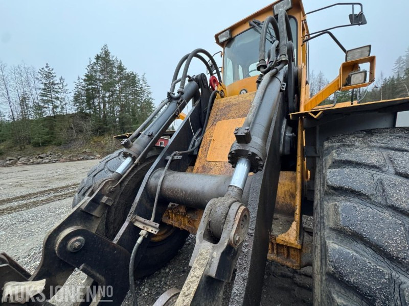 Wiellader 1984 Volvo BM 4600 HJULLASTER, HYDRAULISK HURTIGFESTE, SKUFFE, LØFTEBOM OG PALLEGAFLER