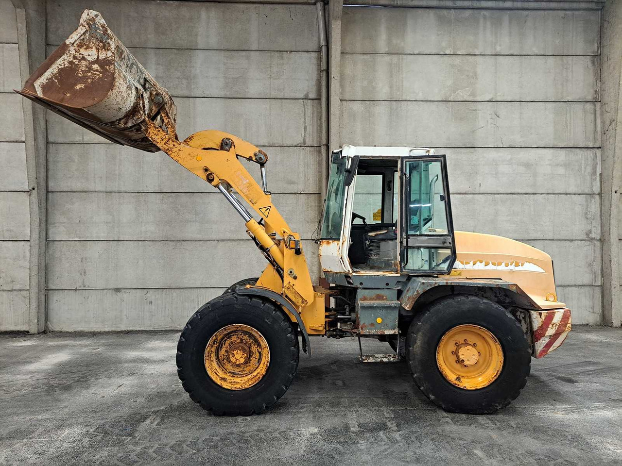 Wiellader 2002 LIEBHERR L514 SHOVEL