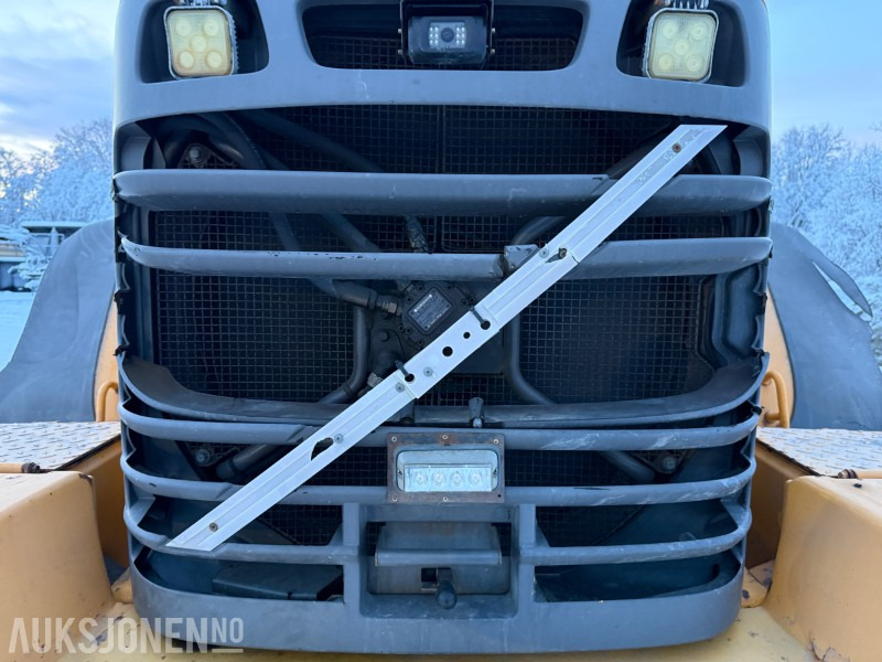 Wiellader 2004 Volvo L90E - Sentralsmøring - Ny motor