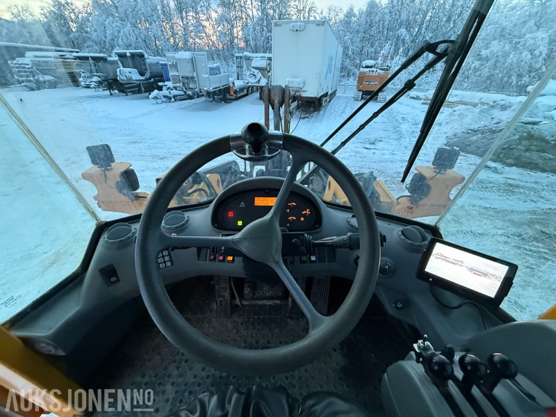 Wiellader 2004 Volvo L90E - Sentralsmøring - Ny motor