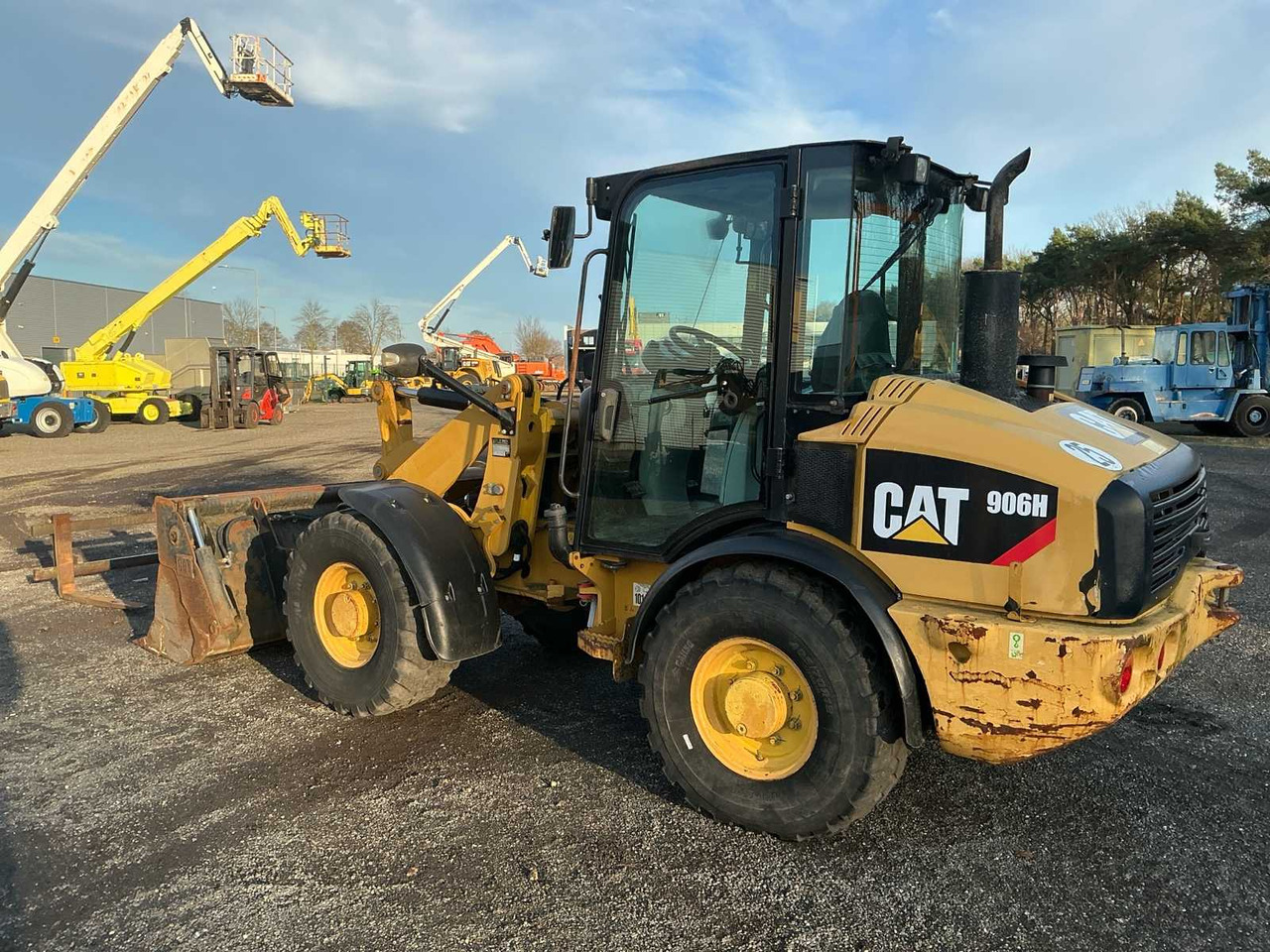 Wiellader 2011 CATERPILLAR 906H SHOVEL