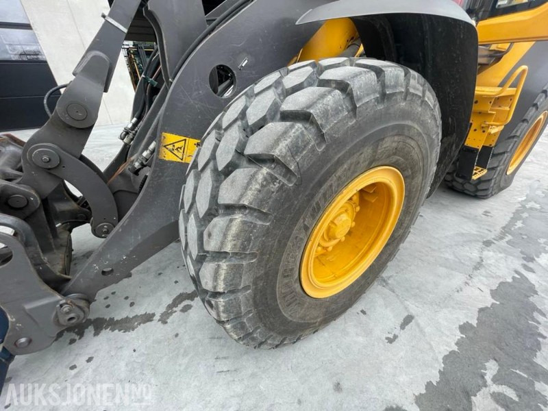 Wiellader 2011 VOLVO L60F HJULLASTER - SPAKSTYRING - NYE DEKK - BBS - 3-4 FUNKSJON - PALLEGAFLER - SKUFFE - KAMERA - MYE PÅKOSTET!