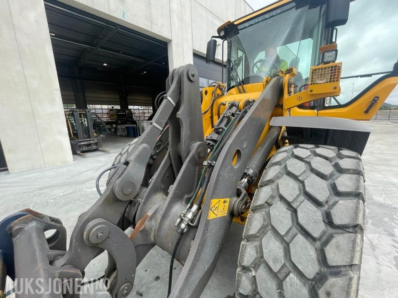 Wiellader 2011 VOLVO L60F HJULLASTER - SPAKSTYRING - NYE DEKK - BBS - 3-4 FUNKSJON - PALLEGAFLER - SKUFFE - KAMERA - MYE PÅKOSTET!