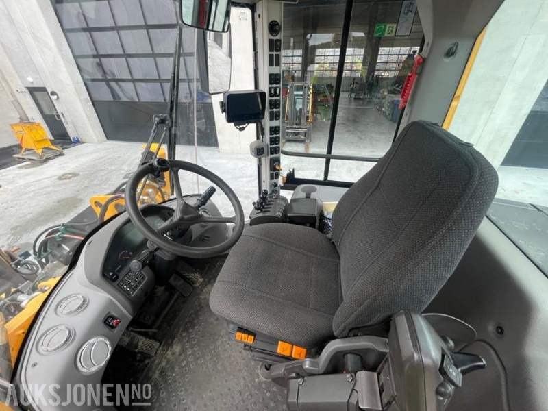 Wiellader 2011 VOLVO L60F HJULLASTER - SPAKSTYRING - NYE DEKK - BBS - 3-4 FUNKSJON - PALLEGAFLER - SKUFFE - KAMERA - MYE PÅKOSTET!