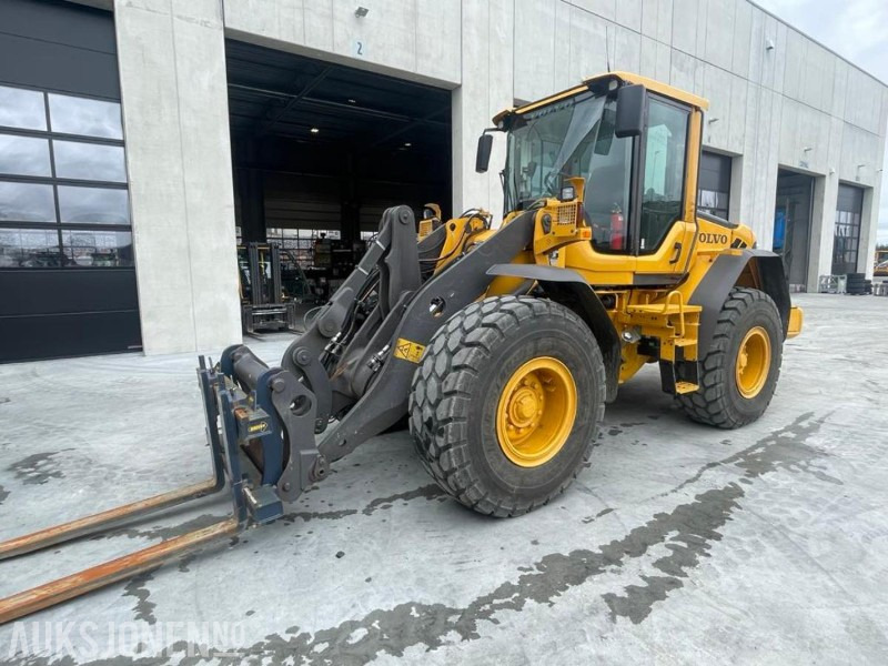 Wiellader 2011 VOLVO L60F HJULLASTER - SPAKSTYRING - NYE DEKK - BBS - 3-4 FUNKSJON - PALLEGAFLER - SKUFFE - KAMERA - MYE PÅKOSTET!