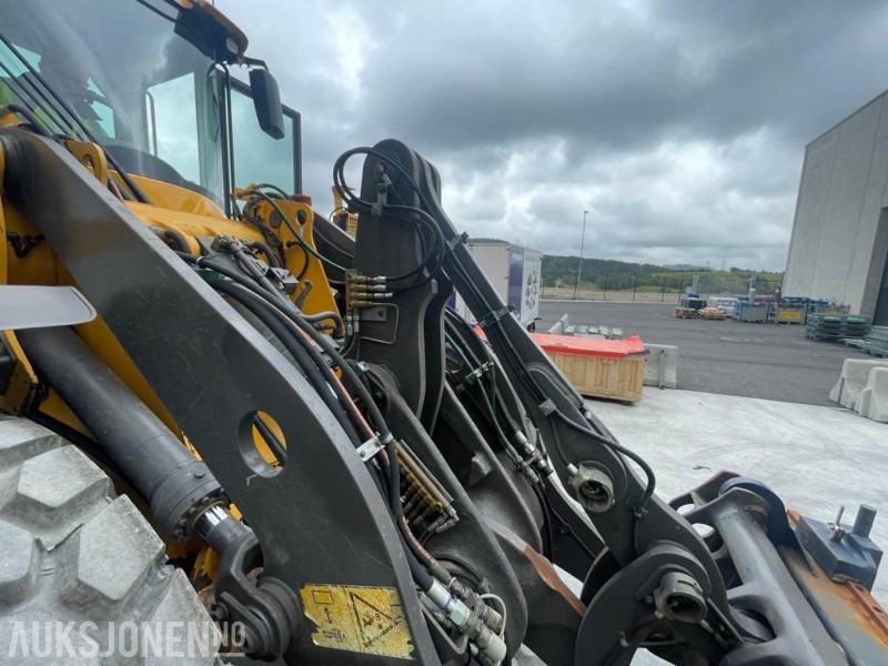 Wiellader 2011 VOLVO L60F HJULLASTER - SPAKSTYRING - NYE DEKK - BBS - 3-4 FUNKSJON - PALLEGAFLER - SKUFFE - KAMERA - MYE PÅKOSTET!